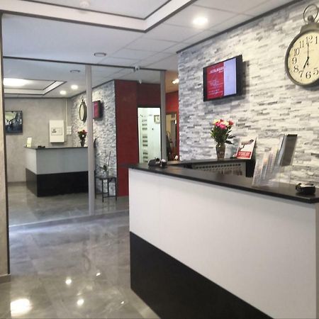 Hotel Moderne Saint-Denis  Bagian luar foto