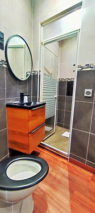 Hotel Moderne Saint-Denis  Bagian luar foto