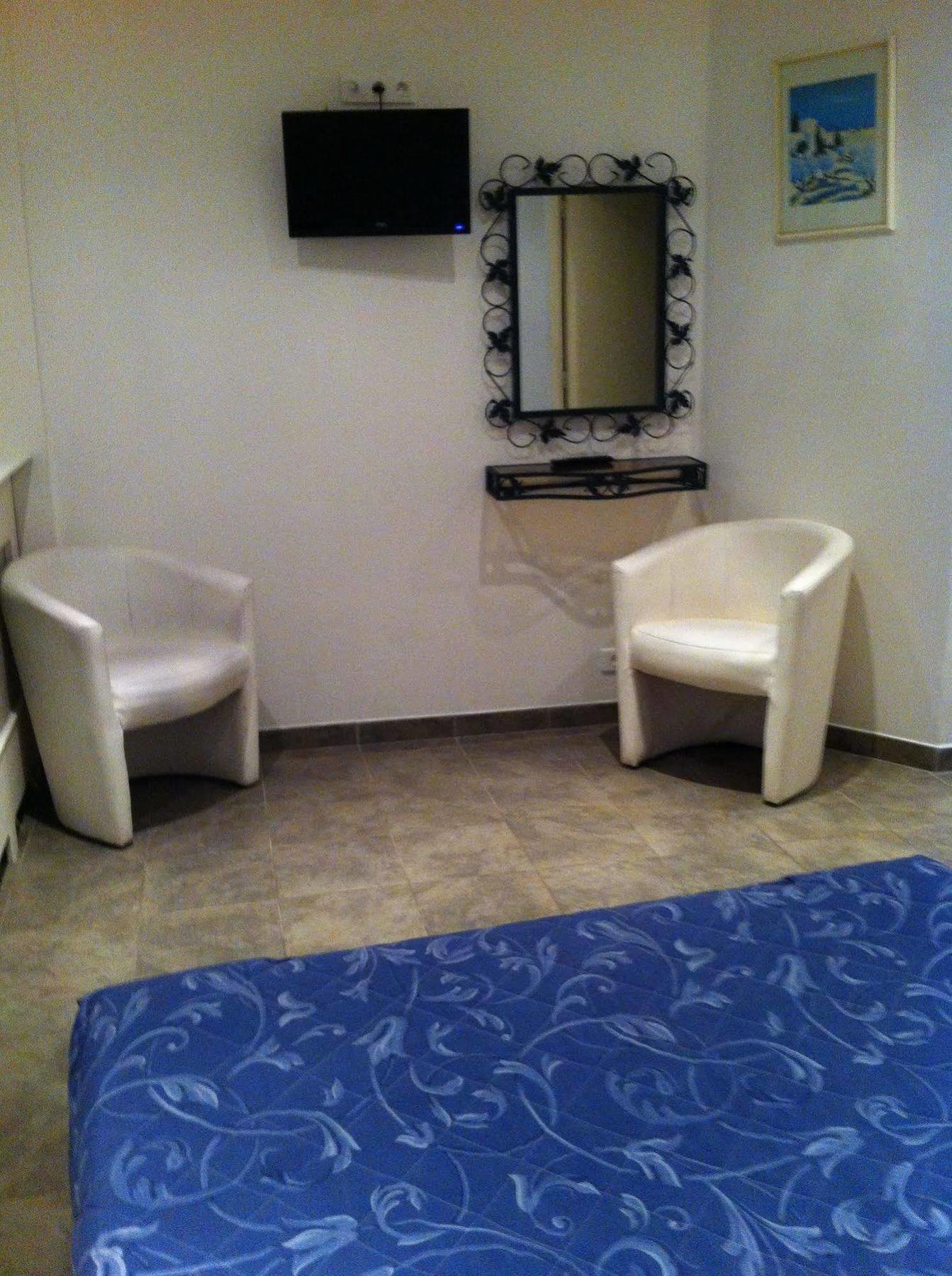 Hotel Moderne Saint-Denis  Bagian luar foto