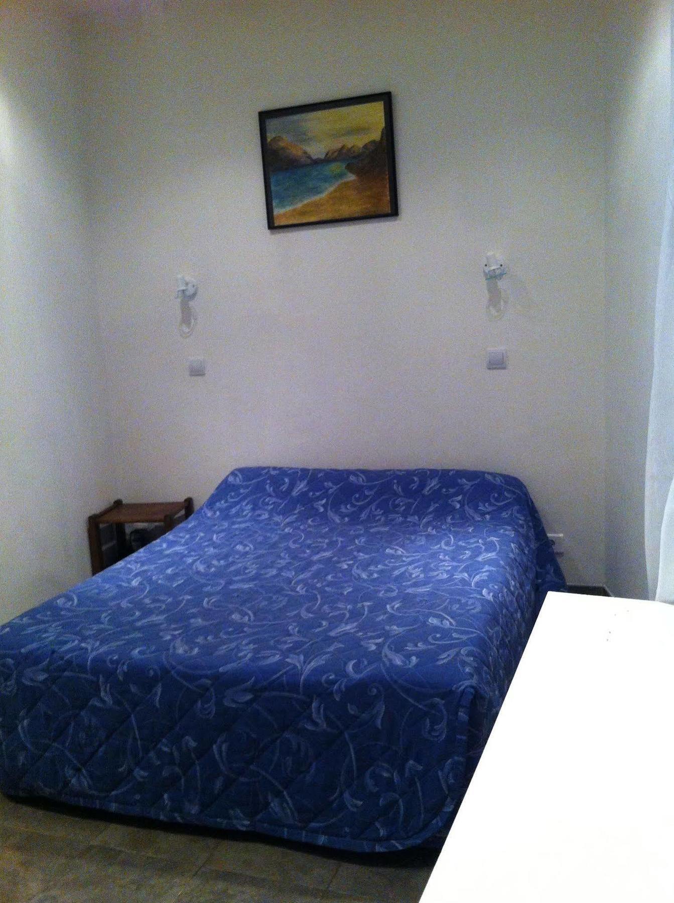 Hotel Moderne Saint-Denis  Bagian luar foto