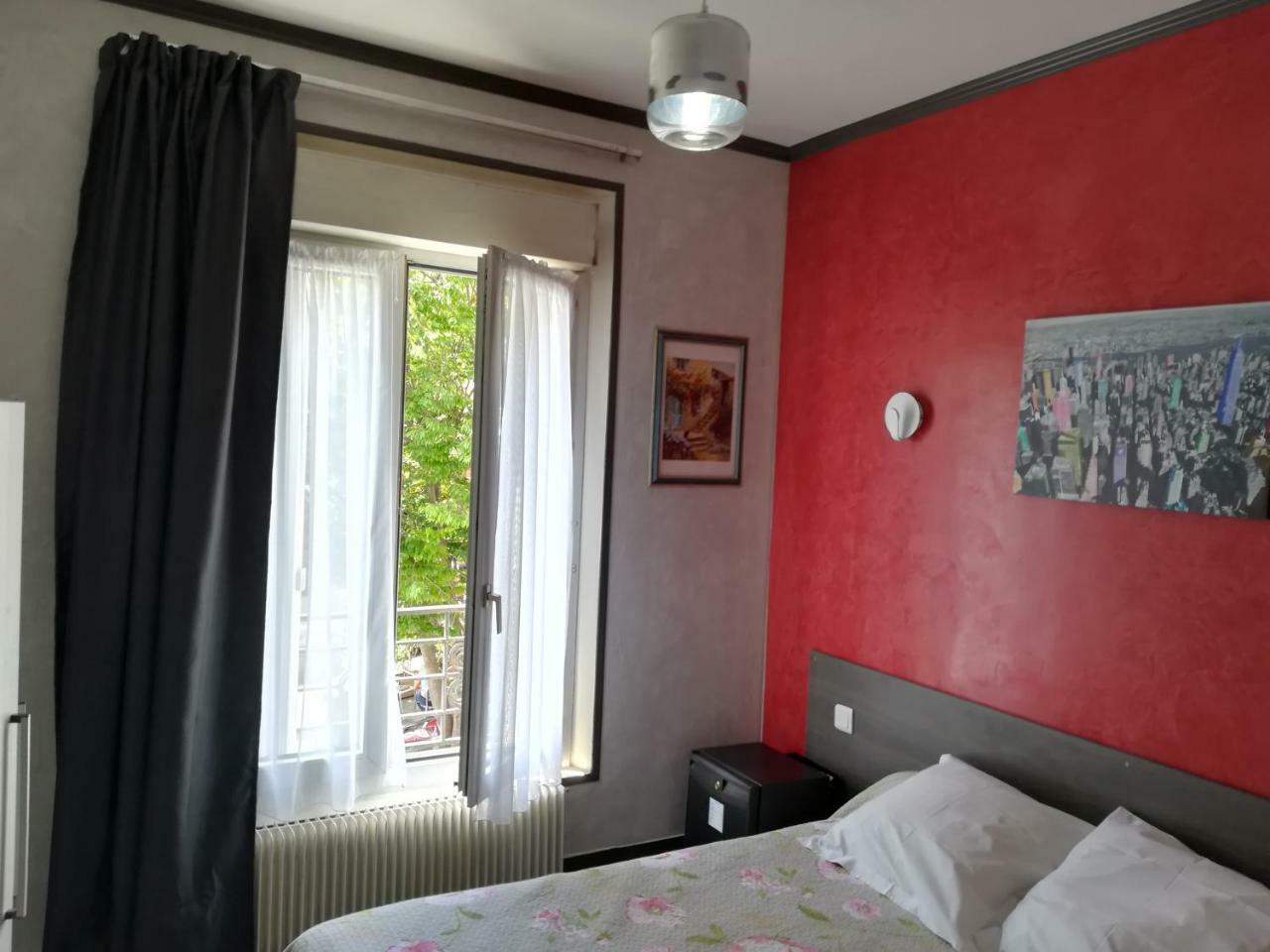 Hotel Moderne Saint-Denis  Bagian luar foto
